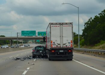 Eight Vehicle Crash Leaves Multiple People Hospitalized on I-35 in ...