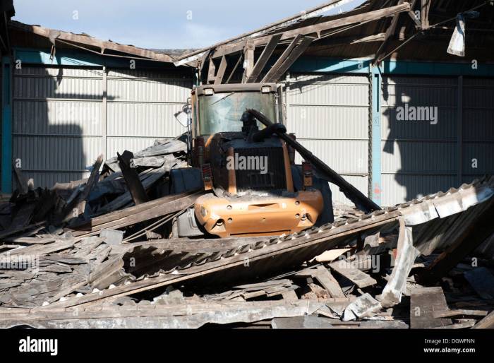 Worker's body found after Phoenix warehouse roof collapse